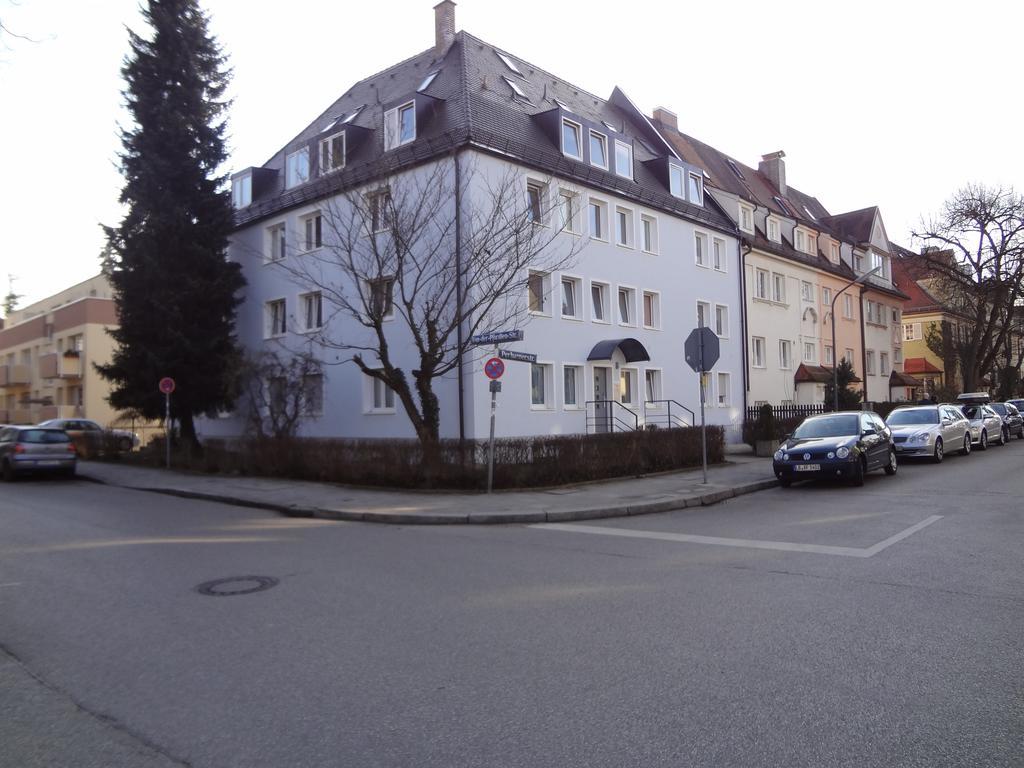 Отель Boardinghouse Munchen-Laim Экстерьер фото