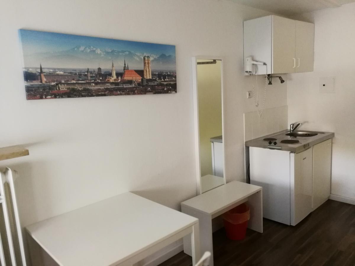 Отель Boardinghouse Munchen-Laim Экстерьер фото